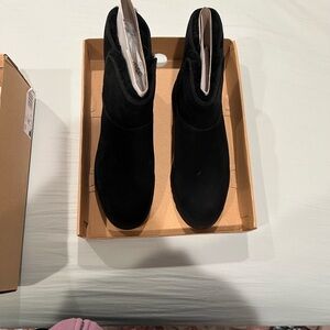 UGG UGG Cory II Boot Black Suede – Women’s 9 – New in Box